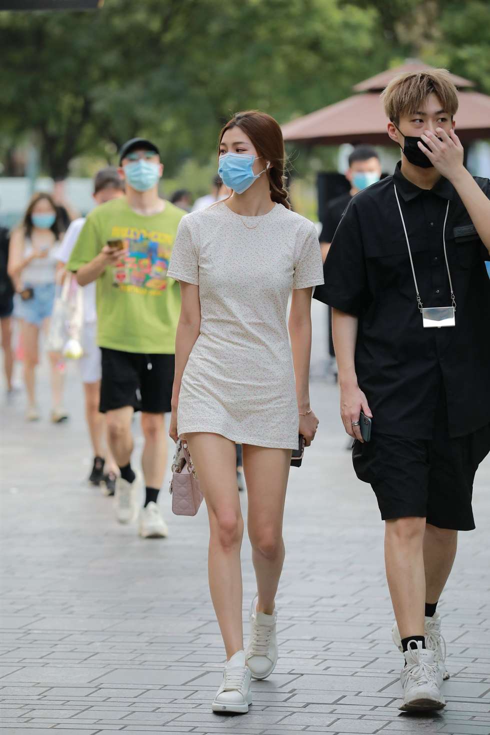 图片[2]-四九城嘎子街拍作品长腿女友-街拍流行馆