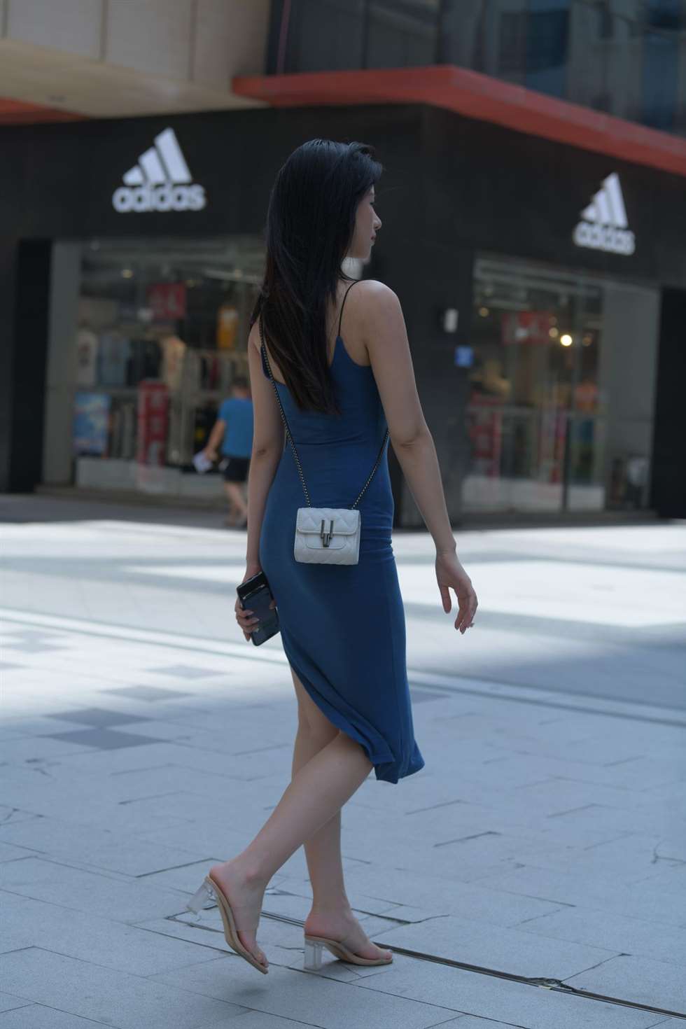 图片[3]-红石摄影作品性感的蓝色包臀裙美女-街拍流行馆