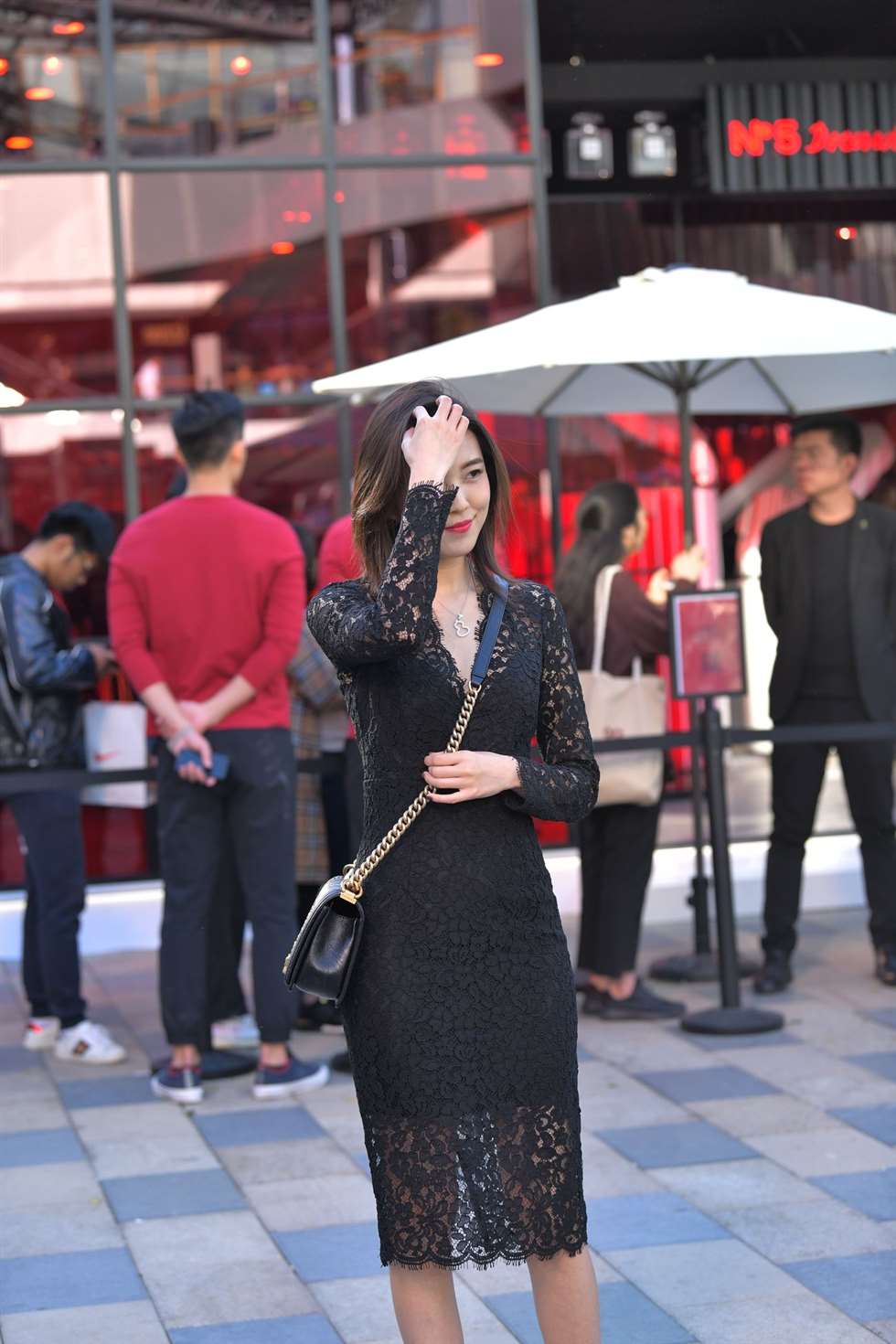 图片[4]-红石街拍作品镂空长裙性感漂亮少妇-街拍流行馆