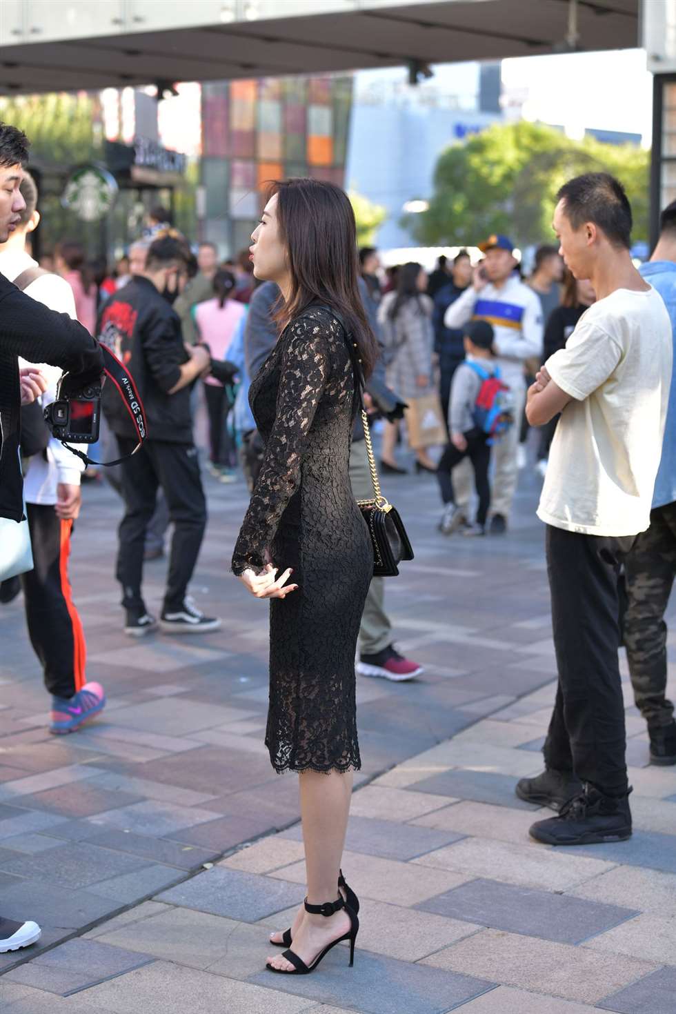 图片[2]-红石街拍作品镂空长裙性感漂亮少妇-街拍流行馆