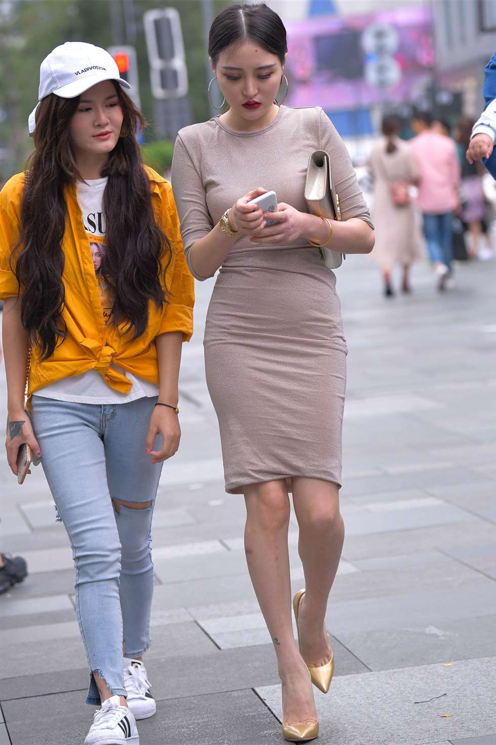 图片[1]-红石街拍作品笑容很甜的美女-街拍流行馆