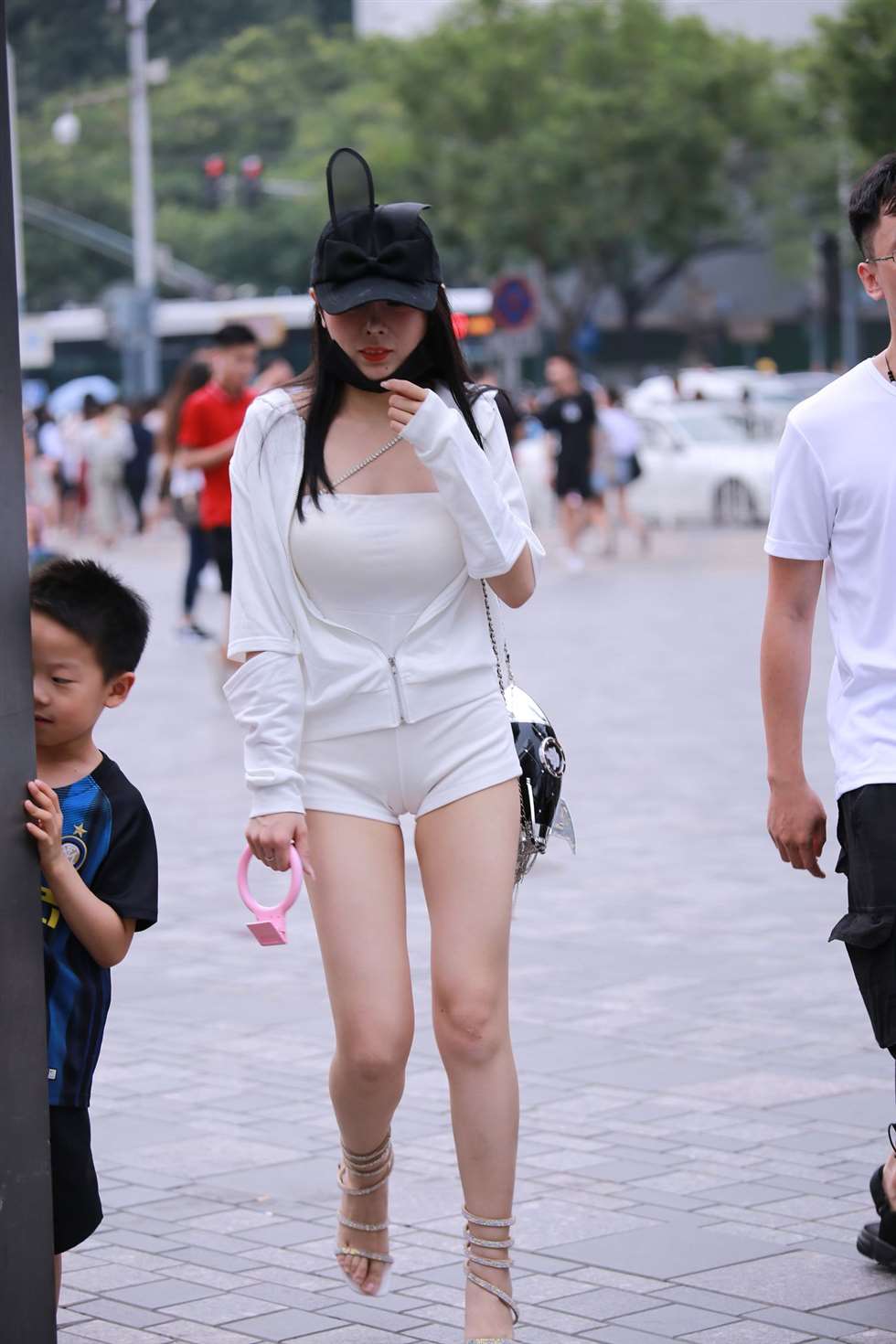 图片[4]-四九城嘎子街拍作品热裤性感女友-街拍流行馆