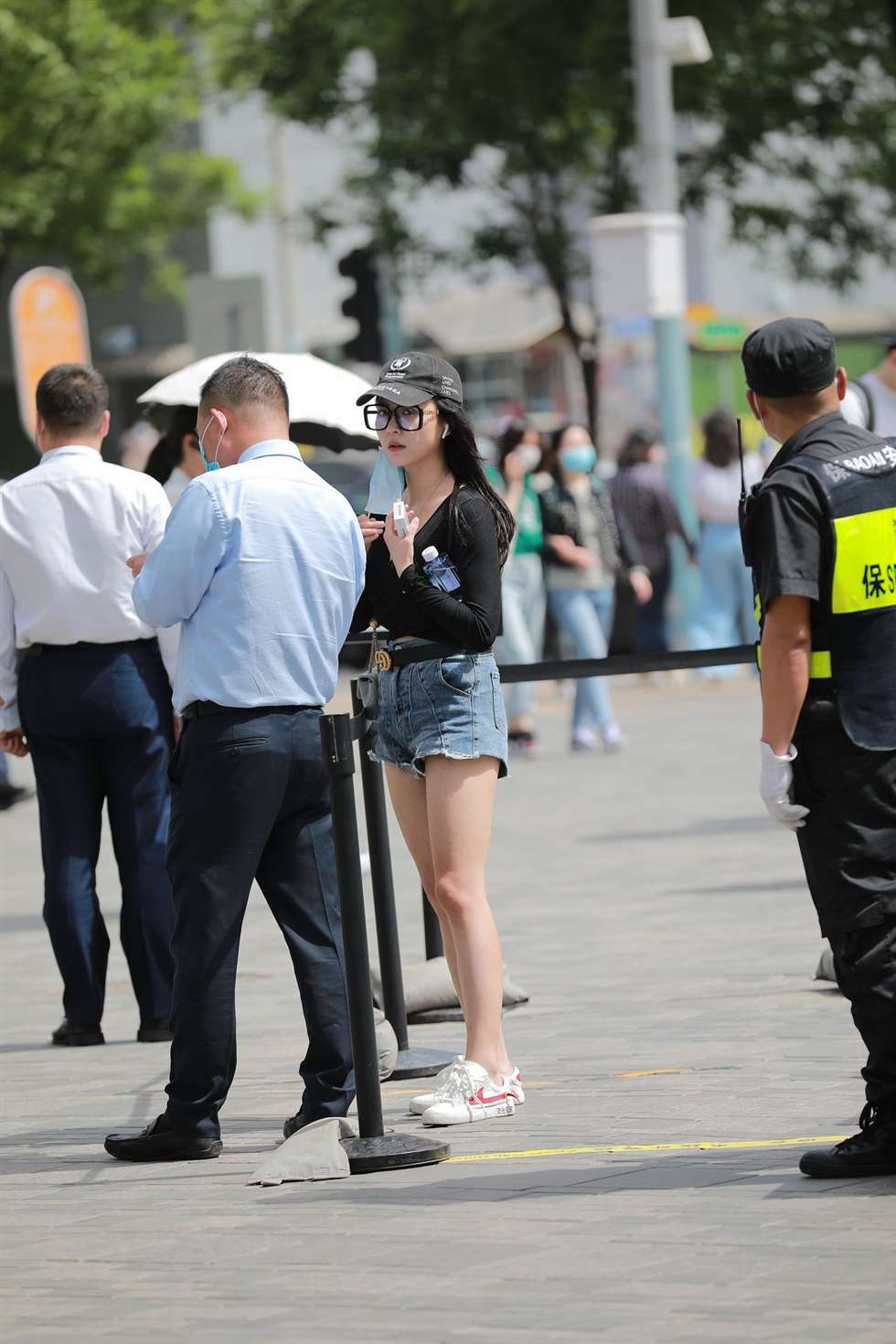 图片[3]-四九城嘎子街拍作品热裤漂亮小姐姐-街拍流行馆