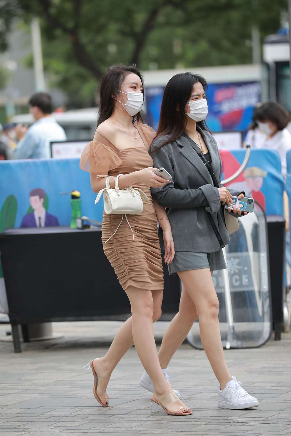 图片[4]-四九城嘎子街拍作品美腿高跟小姐姐-街拍流行馆